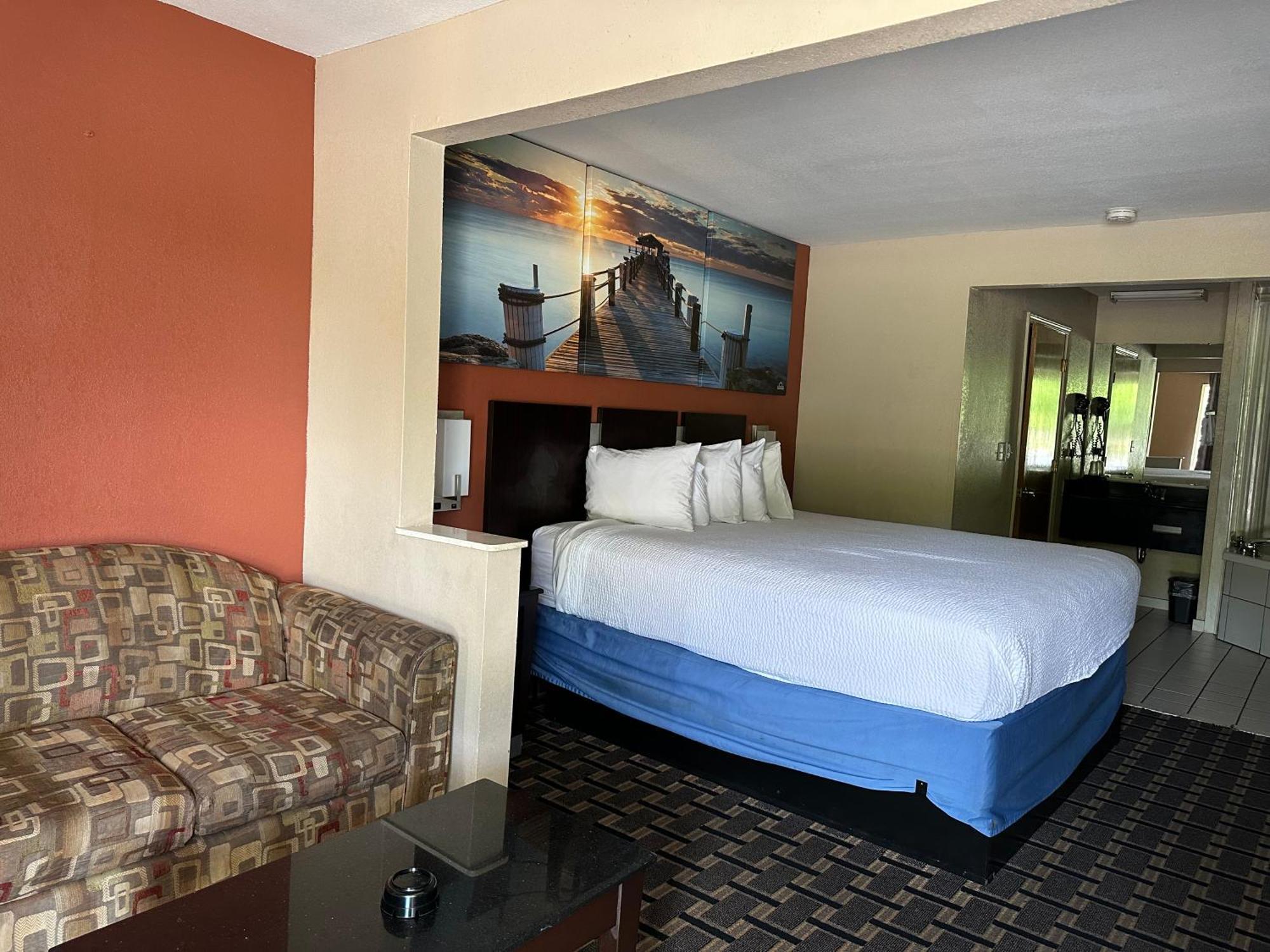 Days Inn & Suites By Wyndham Pine Bluff Bagian luar foto