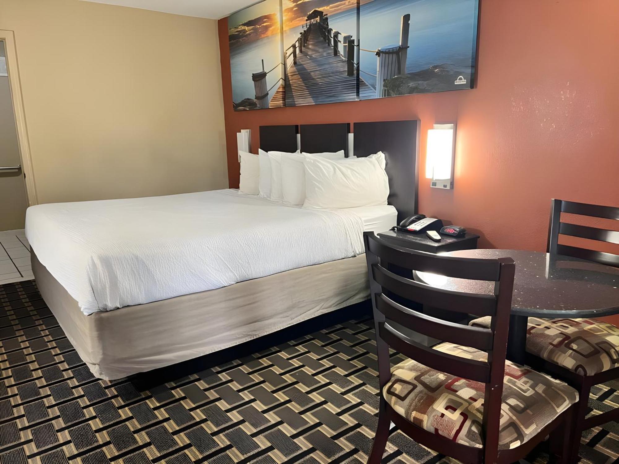 Days Inn & Suites By Wyndham Pine Bluff Bagian luar foto