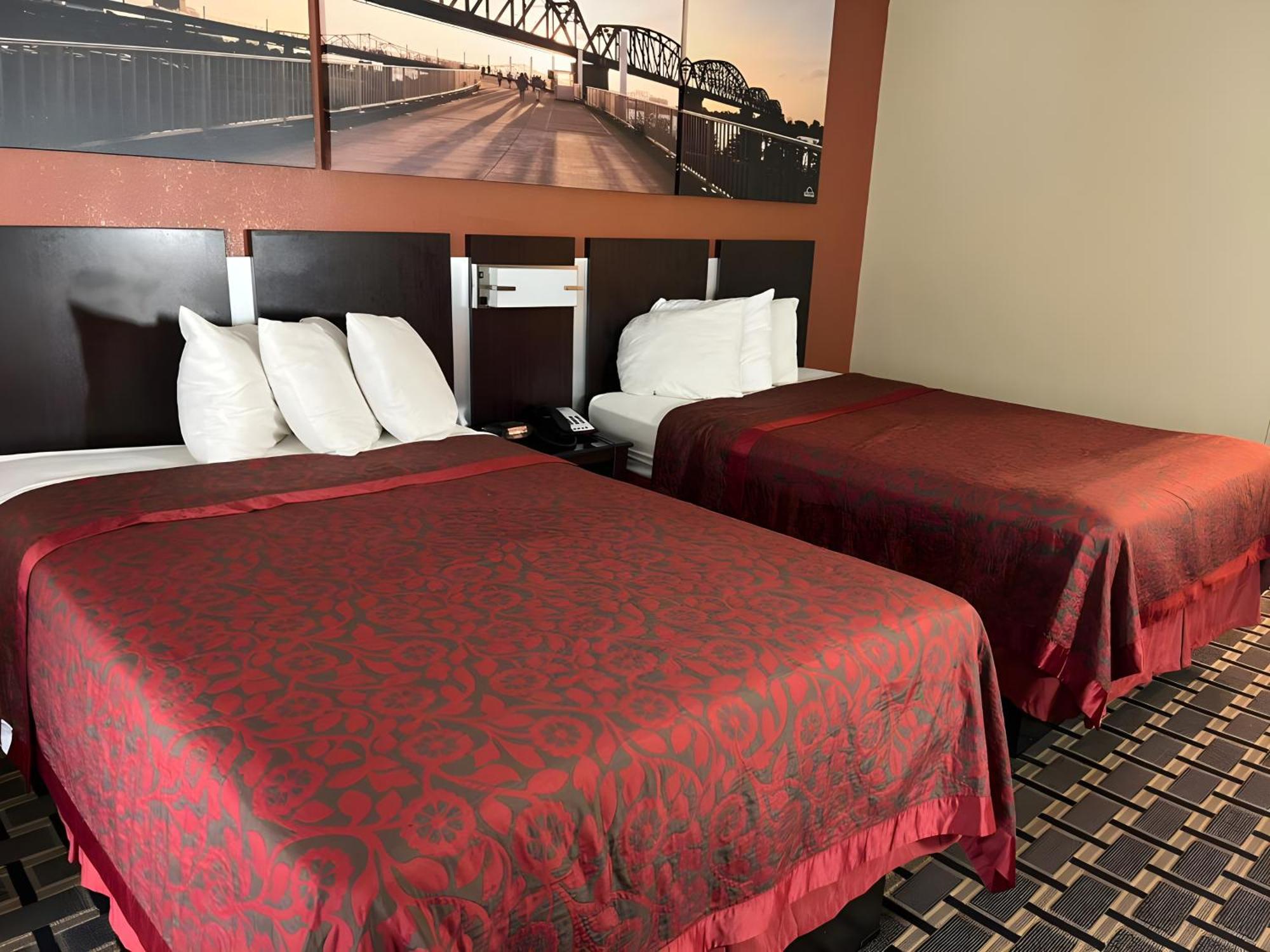 Days Inn & Suites By Wyndham Pine Bluff Bagian luar foto