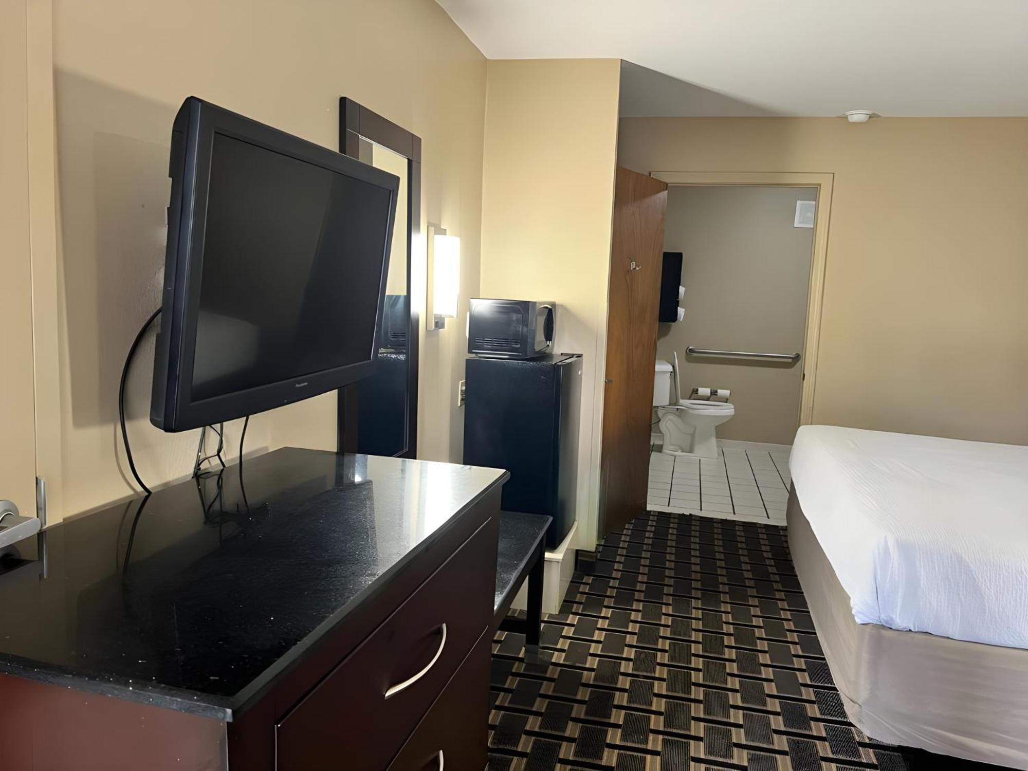Days Inn & Suites By Wyndham Pine Bluff Bagian luar foto