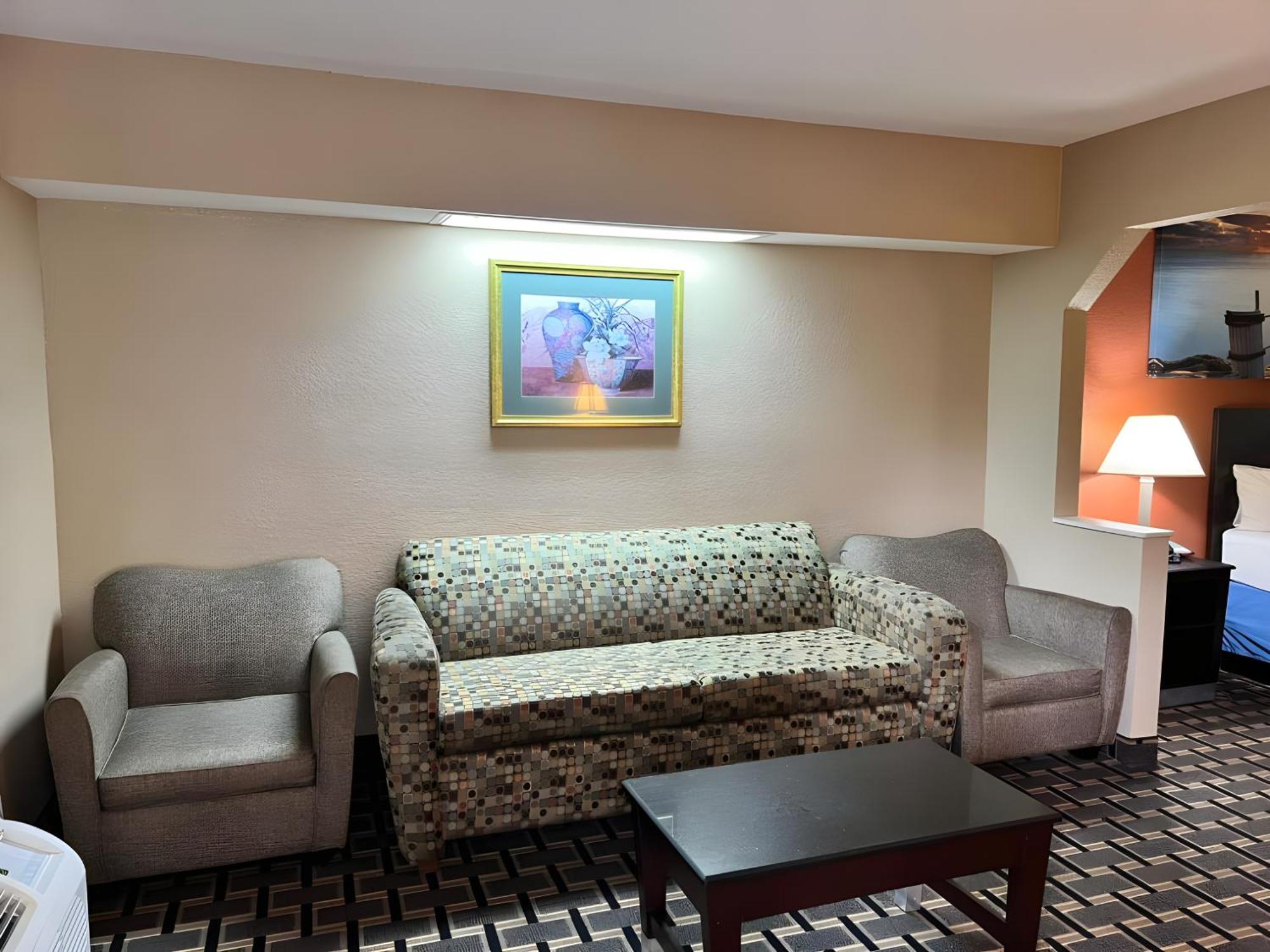 Days Inn & Suites By Wyndham Pine Bluff Bagian luar foto