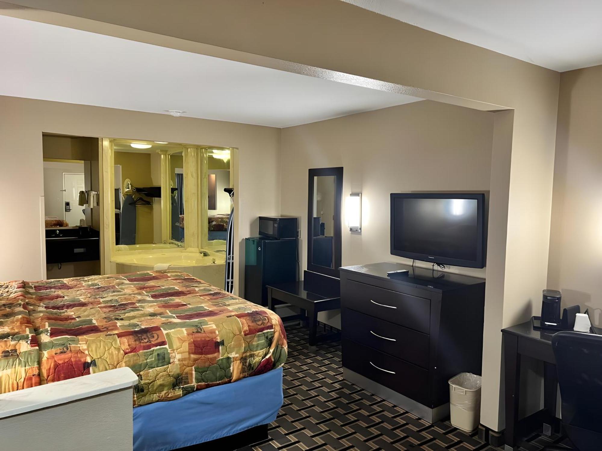 Days Inn & Suites By Wyndham Pine Bluff Bagian luar foto