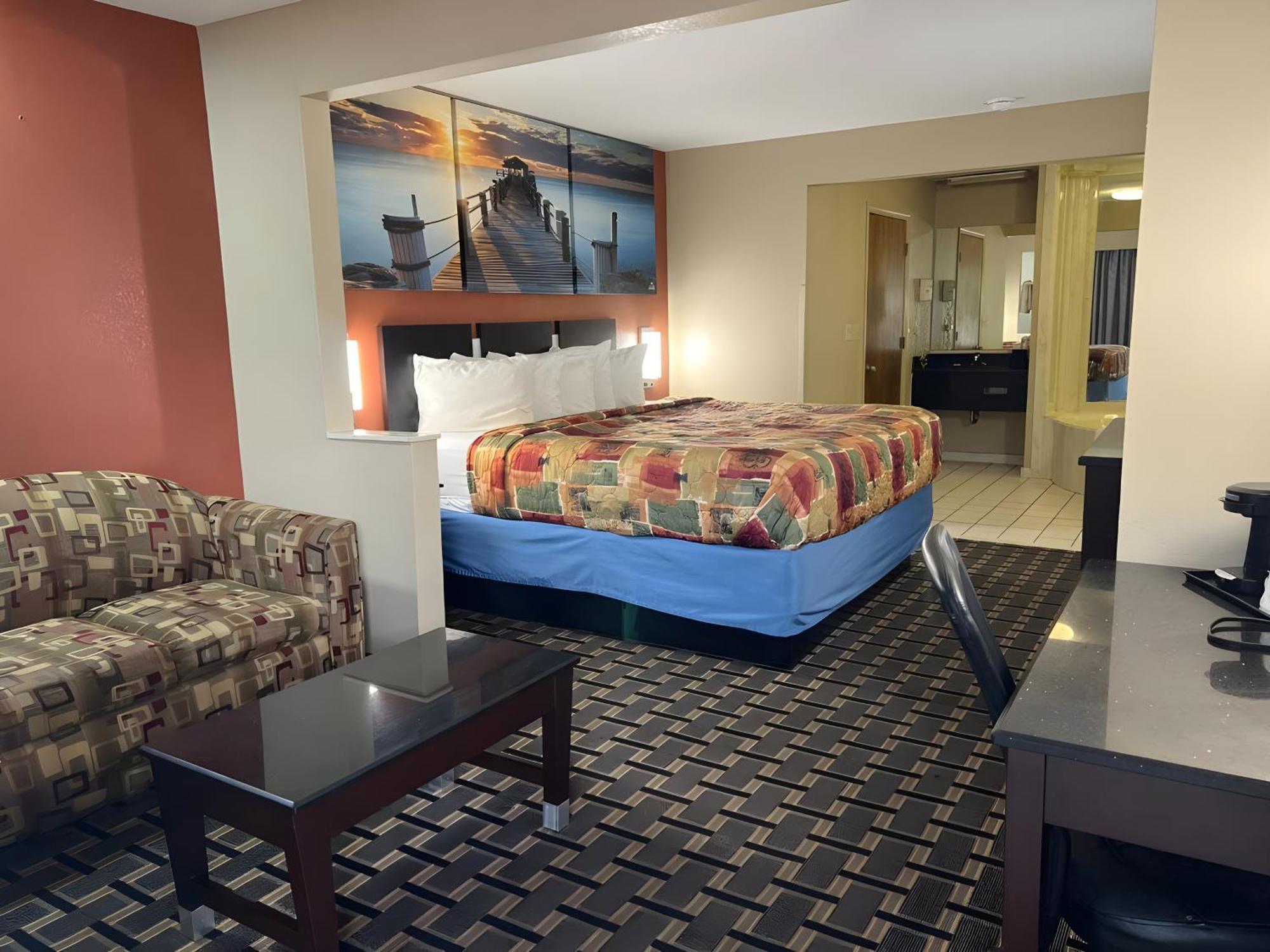 Days Inn & Suites By Wyndham Pine Bluff Bagian luar foto
