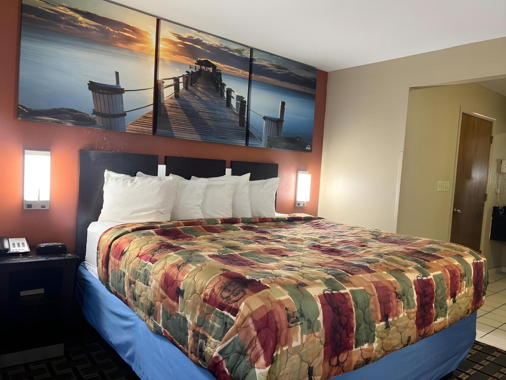 Days Inn & Suites By Wyndham Pine Bluff Bagian luar foto