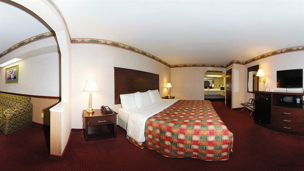 Days Inn & Suites By Wyndham Pine Bluff Bagian luar foto